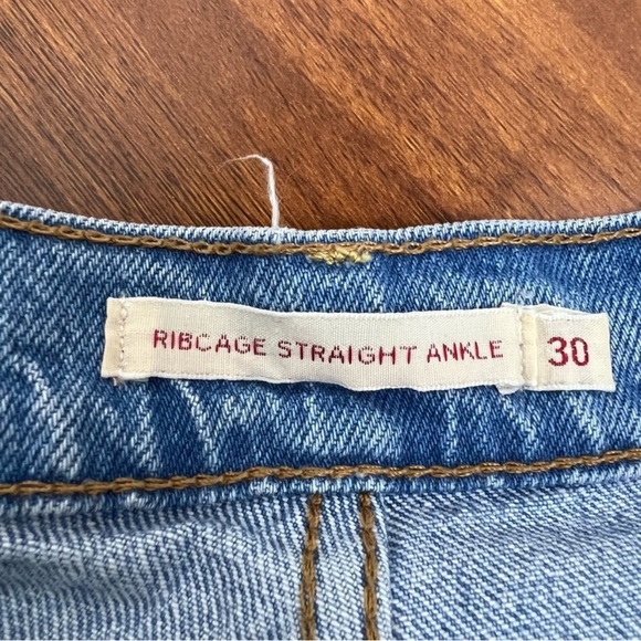 Levi’s Ribcage Straight Button Fly Raw Hem Ankle Jeans Size 30 - Picture 2 of 3